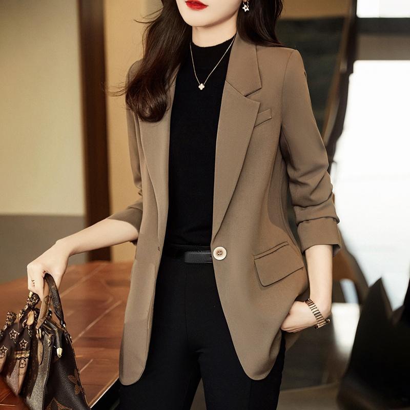 Woman Suit s 28827675 0