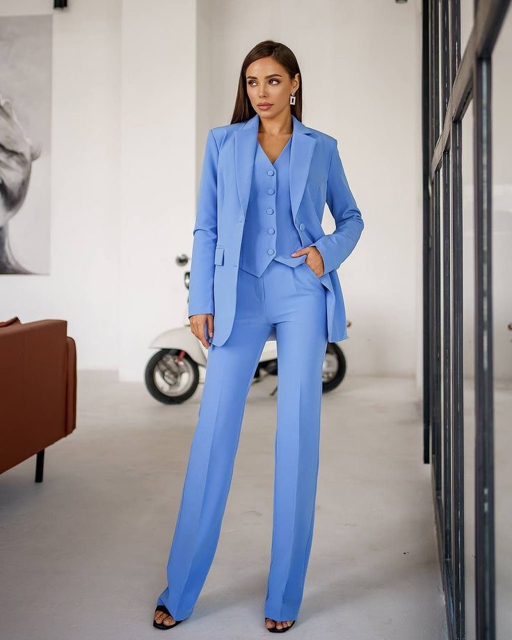 Woman Suit s 28827676 0