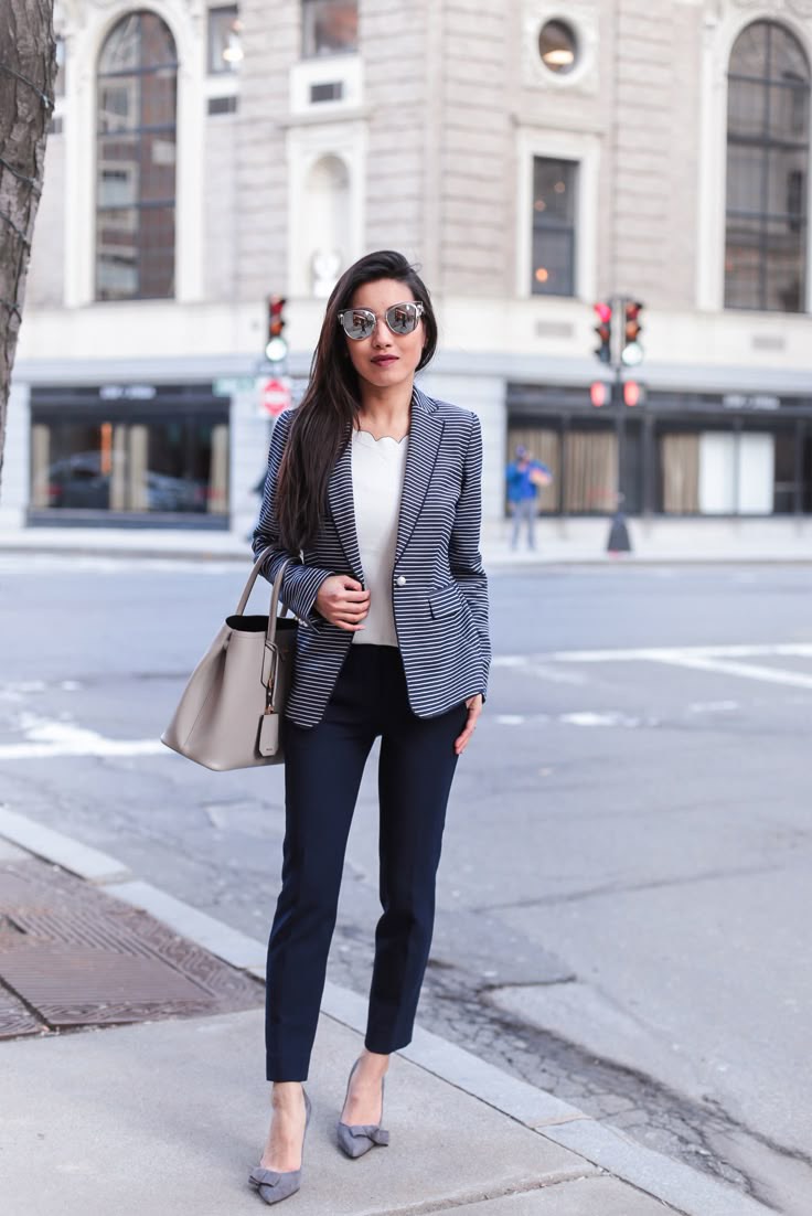 Woman Suit s 28827681 0